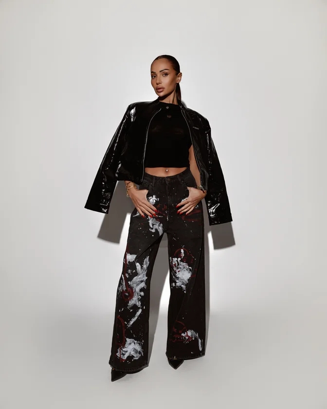 Blugi baggy cu abstracție