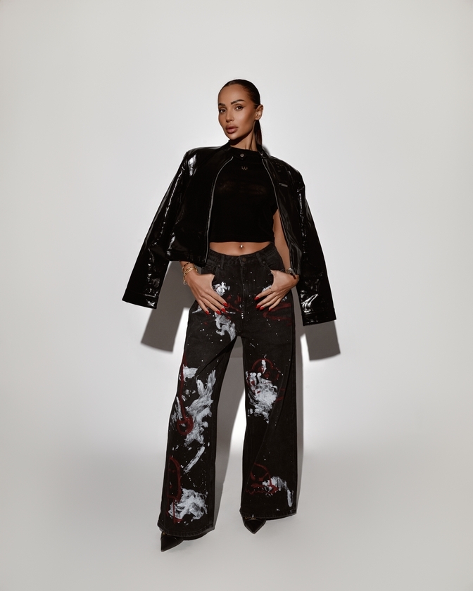 Baggy jeans with abstract print