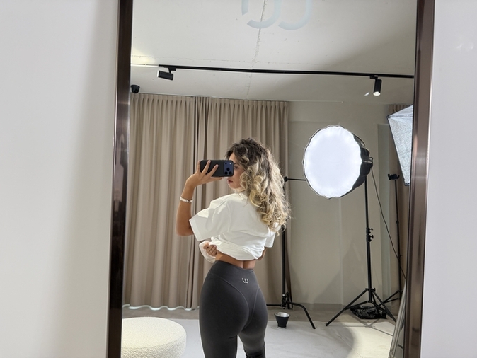 Leggings with decorative seams